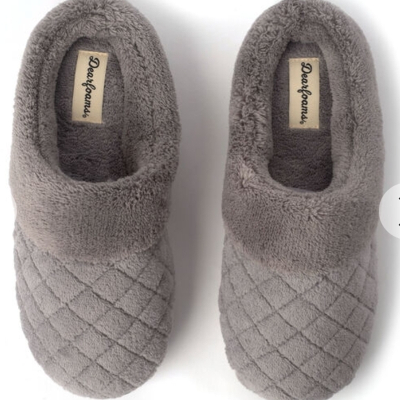 Dearfoams Cozy Gray Quilted Slippers - Picture 4 of 7
